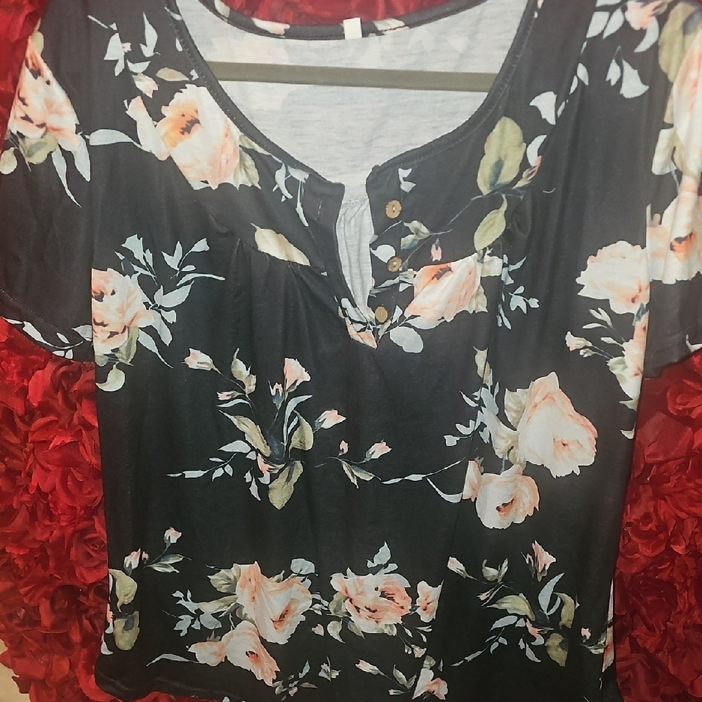 Floral NWOT Black Women's Flowy Top Size Xlarge